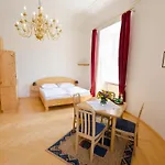 Schloss Otel