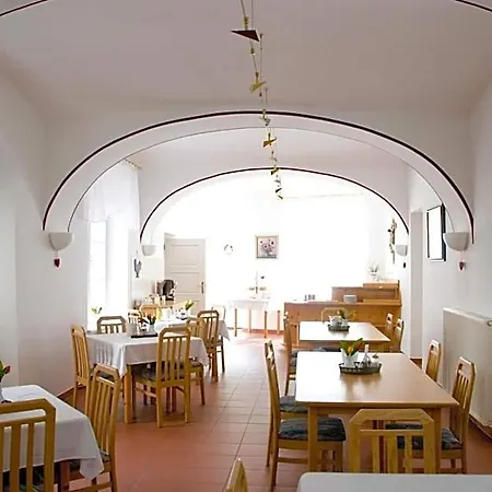 Schloss 3* 굼폴드스키르첸