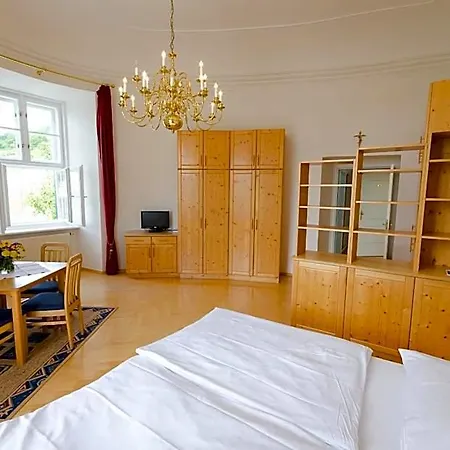 Schloss 3*