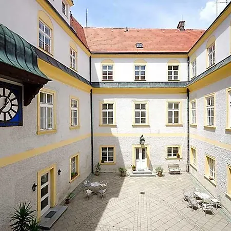 Schloss Hotel 3*