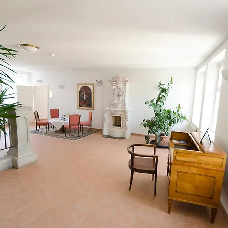 Schloss 3* 冈姆波尔茨基尔兴