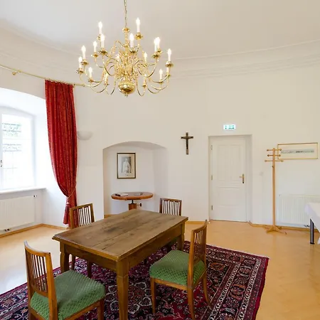 Schloss 冈姆波尔茨基尔兴