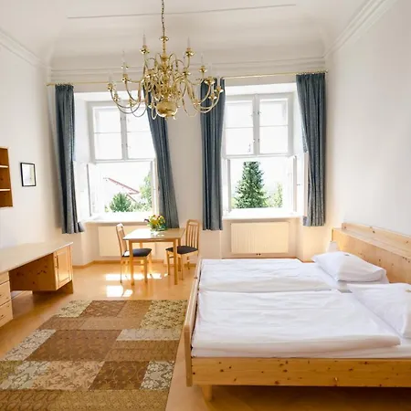 Schloss 3* 굼폴드스키르첸