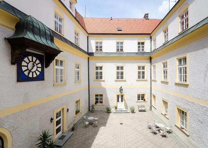 シュロス グンポルツキルヘン 3*