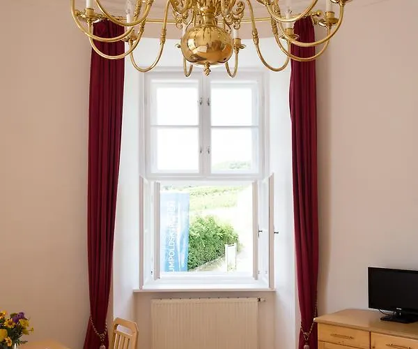 シュロス グンポルツキルヘン ホテル 3*